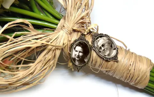 Relicario Buquê de Noiva Pingente com Foto Kit 2 Medalhas