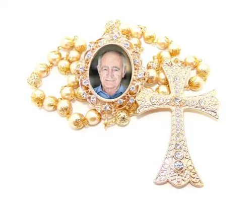 Terço de Noiva perolas relicario com foto dourado