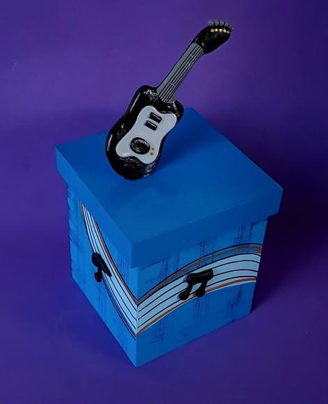 Caixa mdf Guitarra festa música centro de mesa e lembrancinha