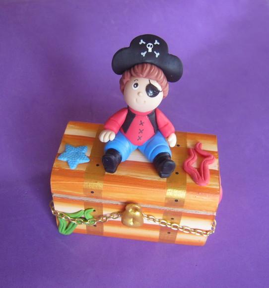 Mini Baú Pirata no Mar