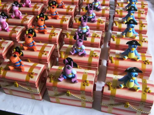 baú mdf dos backyardigans  CENTRO DE MESAS