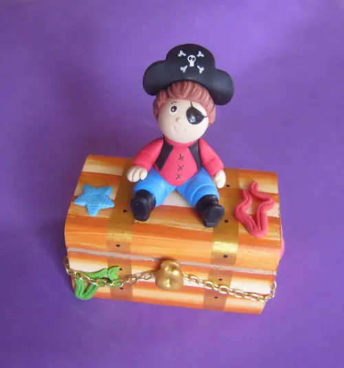 Mini Baú Pirata no Mar