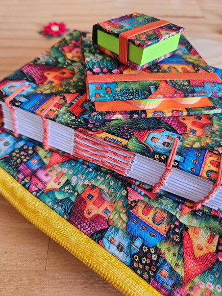 Kit caderno+bloco de Notas+post It+ Necessaire Casinhas