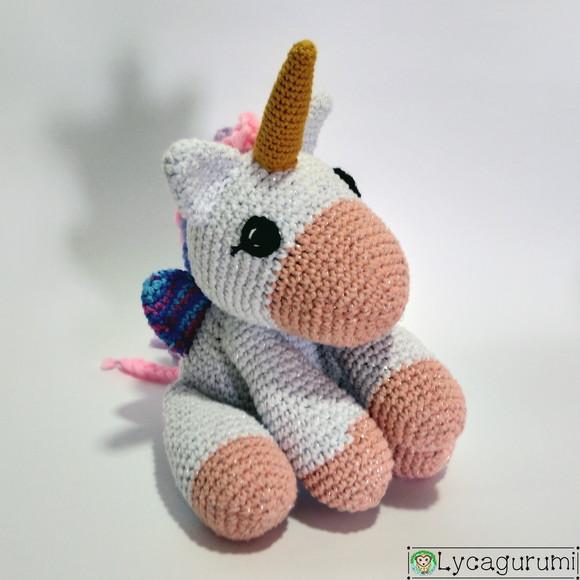 Unicórnio Sonhador Amigurumi De Crochê (rosa E Branco)
