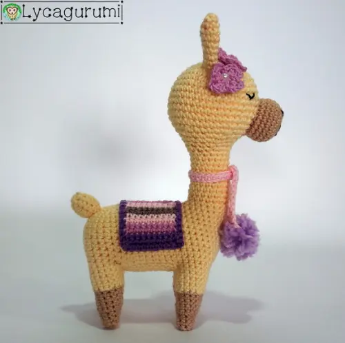 Alpaca Amarela e Marrom ~*~ Amigurumi crochê (animais) ~*~