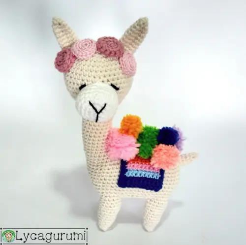 Alpaca Branca Acessórios Coloridos ~*~ Amigurumi Crochê ~*~