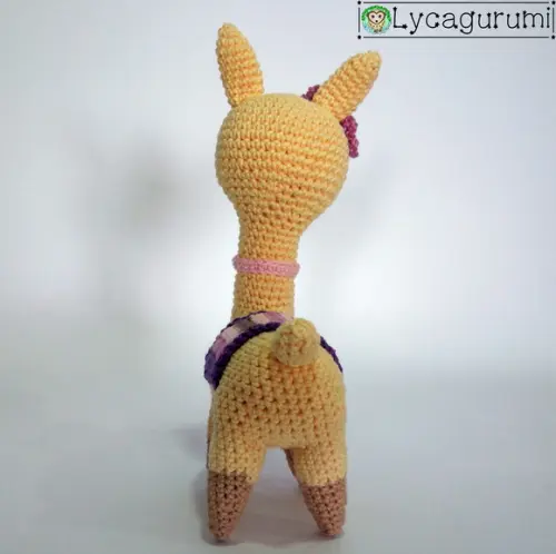 Alpaca Amarela e Marrom ~*~ Amigurumi crochê (animais) ~*~