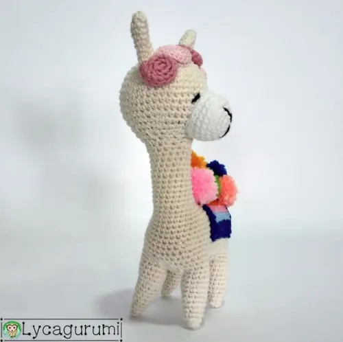 Alpaca Branca Acessórios Coloridos ~*~ Amigurumi Crochê ~*~
