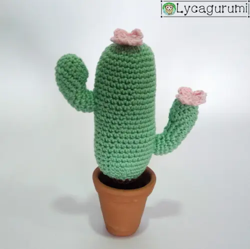 Cacto Amigurumi - Cacto com Flores de Crochê