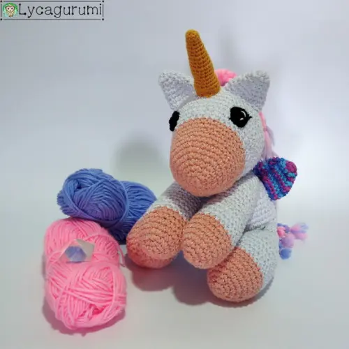 Unicórnio Sonhador Amigurumi De Crochê (rosa E Branco)