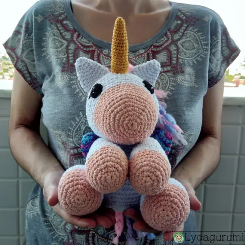 Unicórnio Sonhador Amigurumi De Crochê (rosa E Branco)