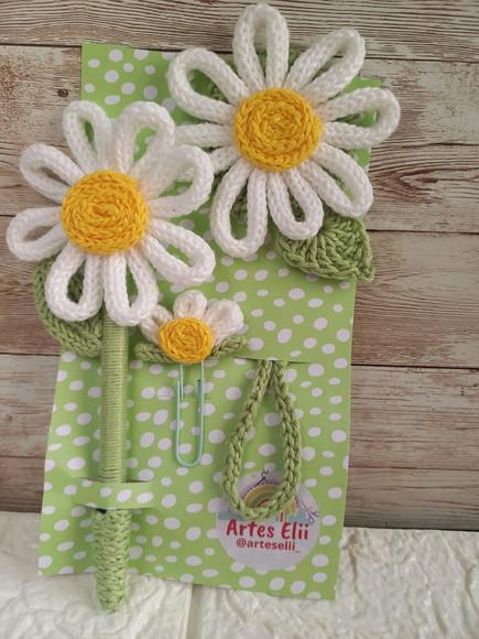 Canetas e Marca Pagina Flores em Tricotin + 1 Brinde Kit