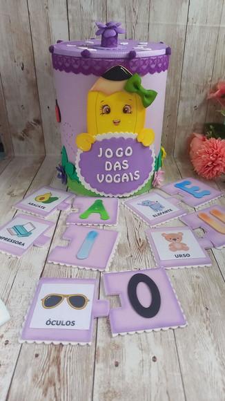 Jogo das Vogais na Lata.