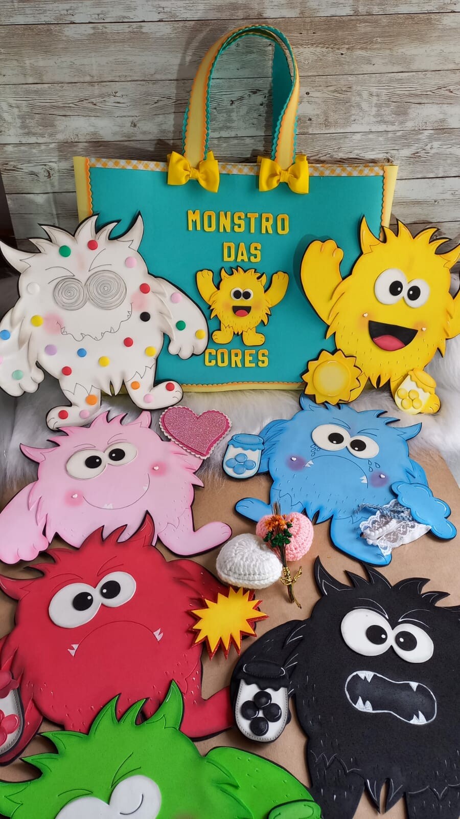Monstros das cores  recurso pedagógico kit 7 fantoches