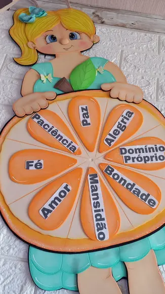 Menina Laranjinha Fruto do Espírito Santo