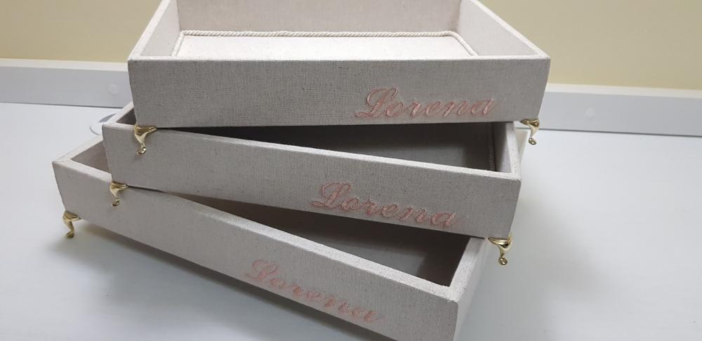 Bandeja de MDF forrada com linho crú personalizada