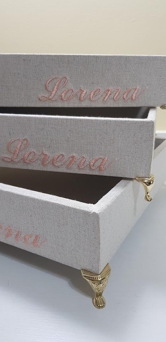 Bandeja de MDF forrada com linho crú personalizada