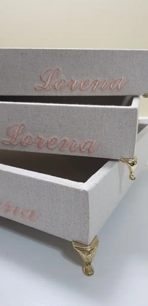 Bandeja de MDF forrada com linho crú personalizada