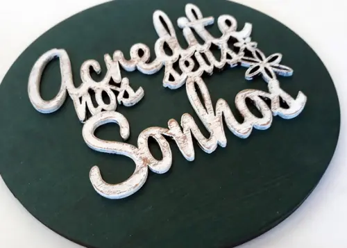 Placa Redonda com Aplique em mdf de Frase (acredite)