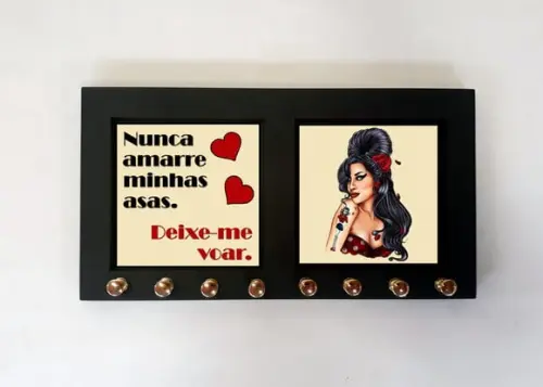 Porta Colar Amy Winehouse