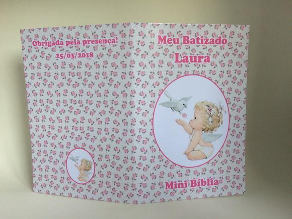 Kit com 25 Mini Bíblias com Mini Terço Batizado Menina