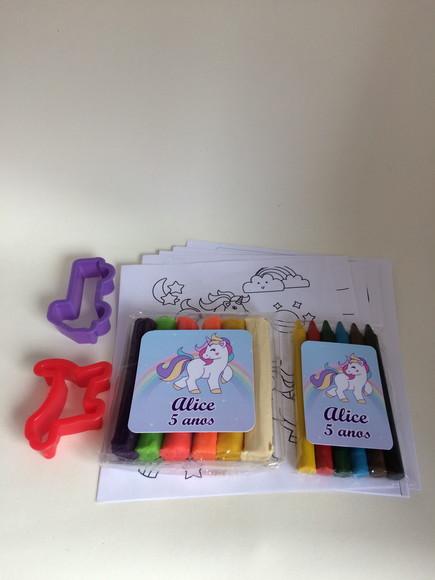 Lembrancinha Kit Massinha, Giz de Cera e Desenhos Unicórnio