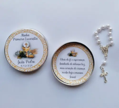 Kit com 139 Latinhas com Mini Terço Primeira Eucaristia