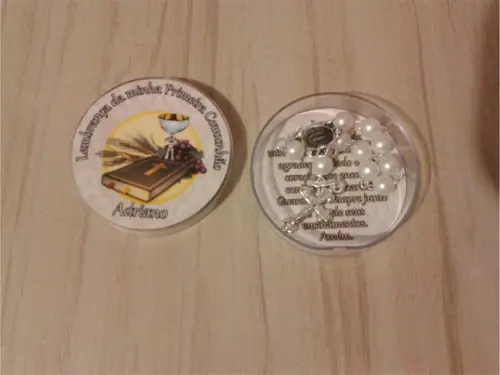 Latinha com Mini Terço Primeira Comunhão