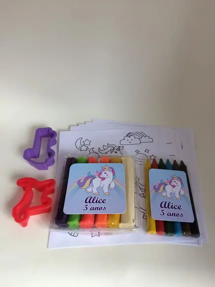 Lembrancinha Kit Massinha, Giz de Cera e Desenhos Unicórnio