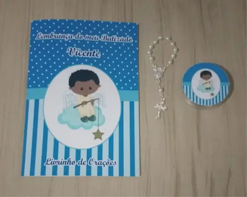 Livrinho de Orações + Latinha com Mini Terço Batizado Menino