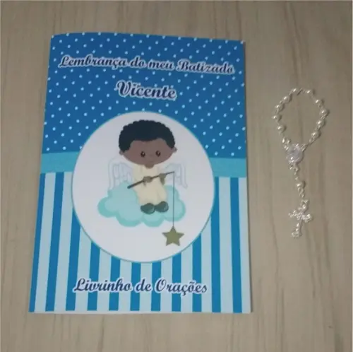 Livrinho de Orações com Mini Terço Batizado Menino