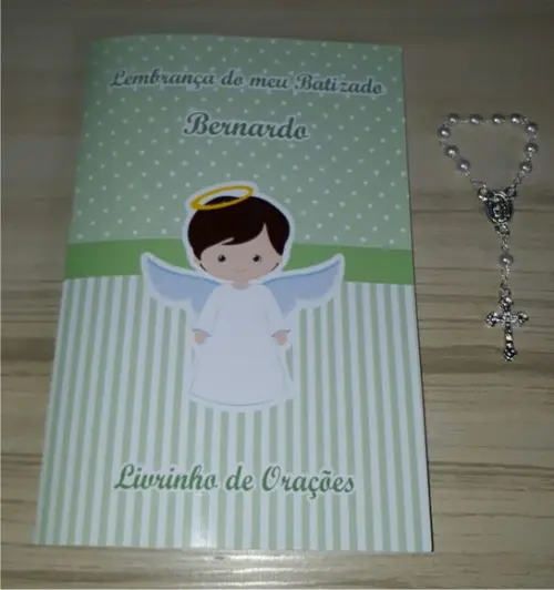 Livrinho de Orações com Mini Terço Batizado Menino