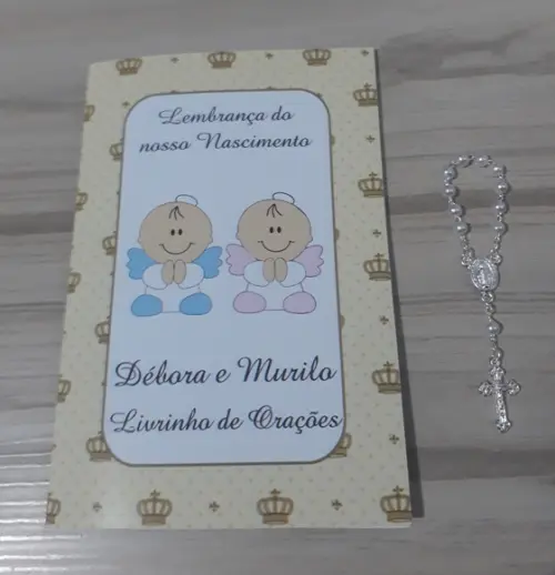 Livrinho de Orações com Mini Terço Nascimento Gêmeos