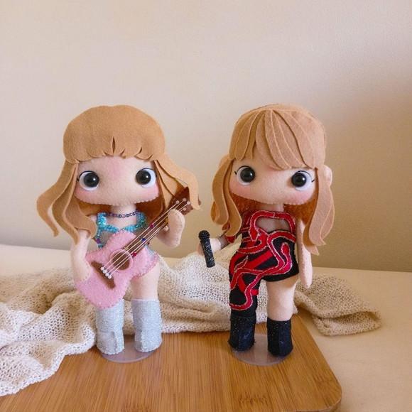 2 Bonecas Taylor Swift