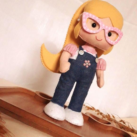 Boneca de Feltro - 25cm