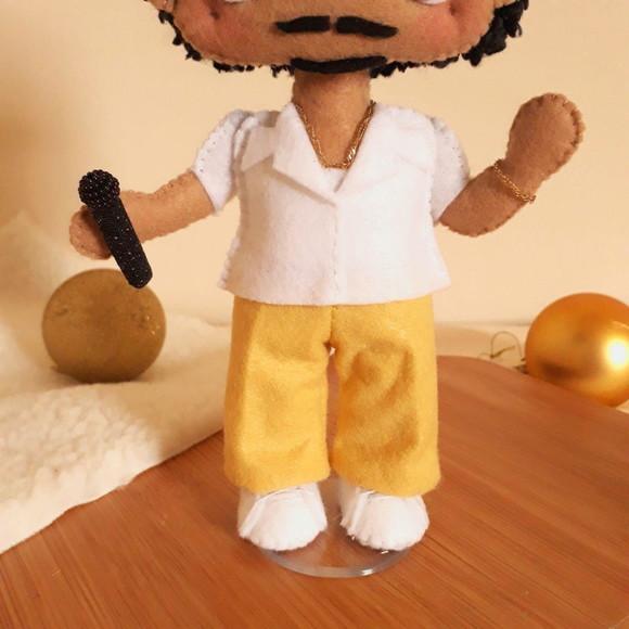 Boneco Bruno Mars - Look The Twon