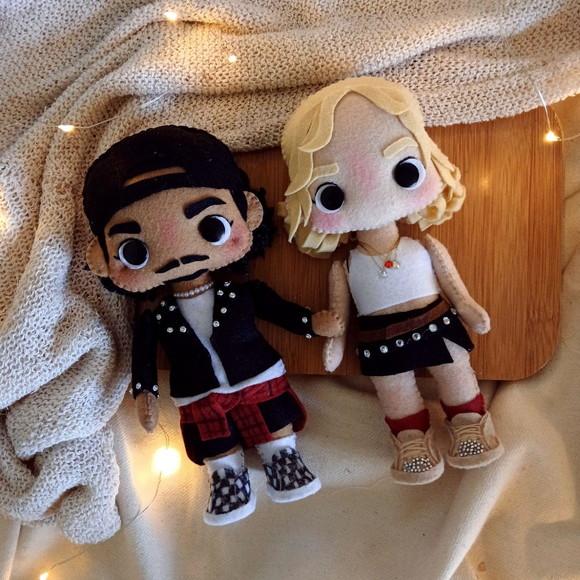 Boneco Bruno Mars e Rosé - Look Clipe Apt