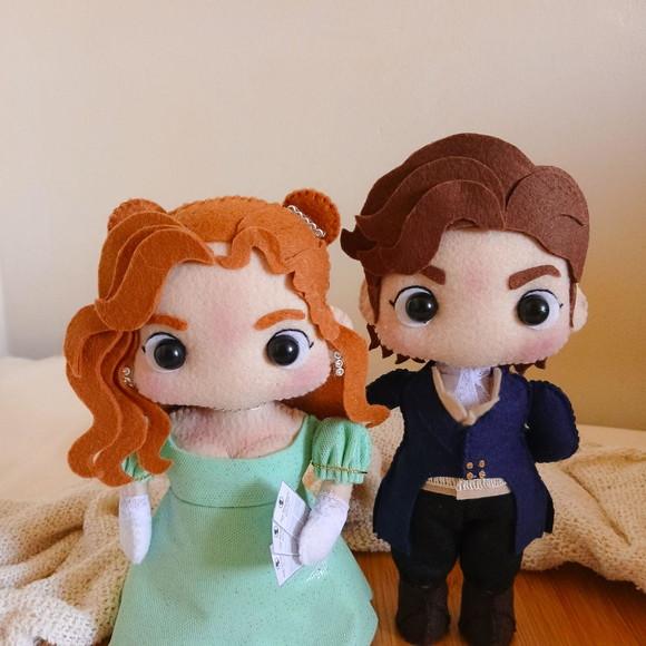 Bonecos da Serie Bridgerton- Penélope e Colin