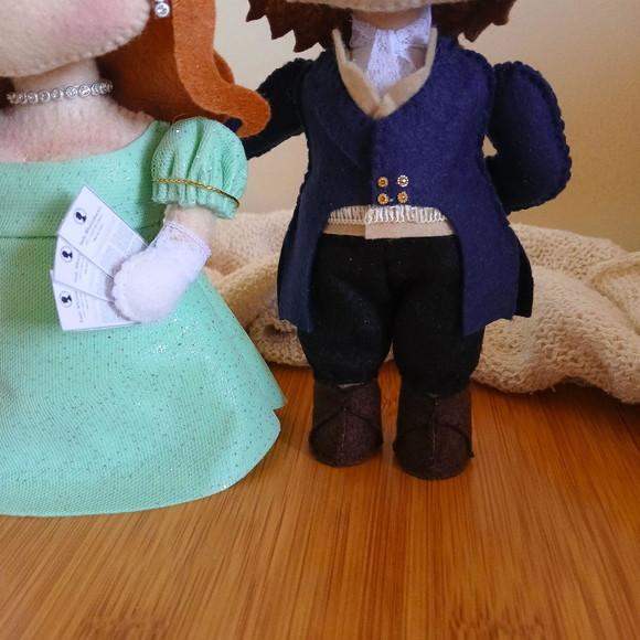 Bonecos da Serie Bridgerton- Penélope e Colin