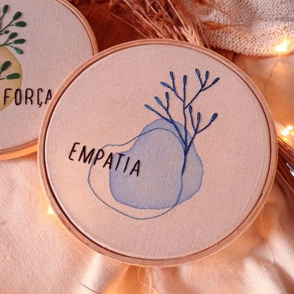 Dupla de Frases- Força e Empatia- Quadro Bordado