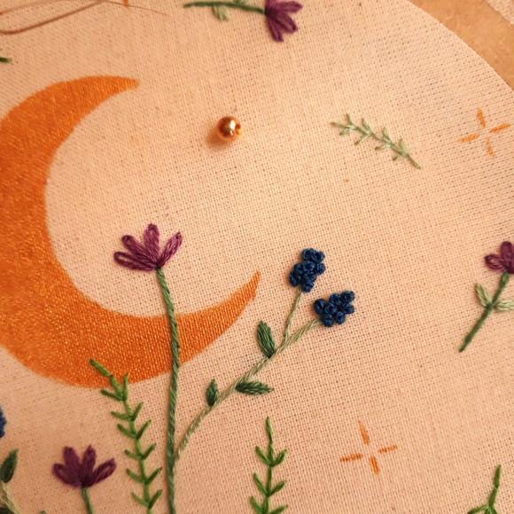 Luar- Quadro Bordado