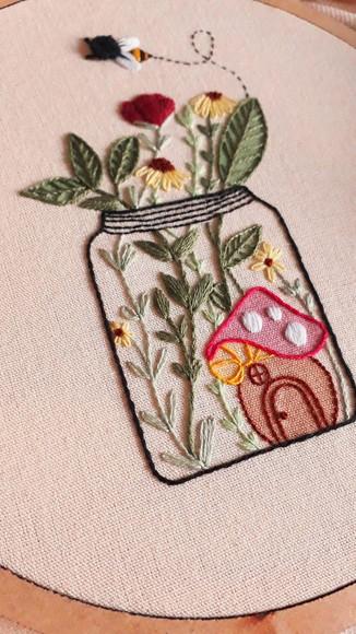 Quadro Bordado - Casa de Duende