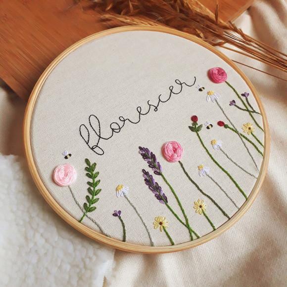 Quadro Bordado - Florescer