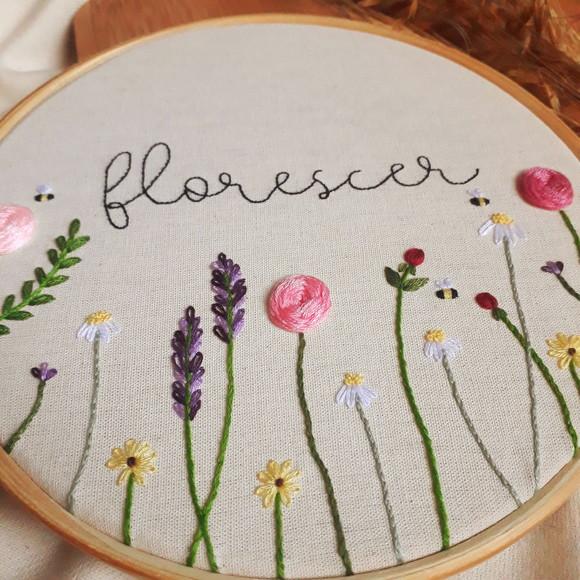 Quadro Bordado - Florescer