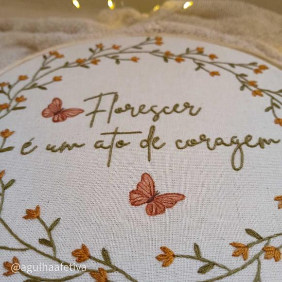 Quadro Bordado - Florescer É Um Ato de Coragem