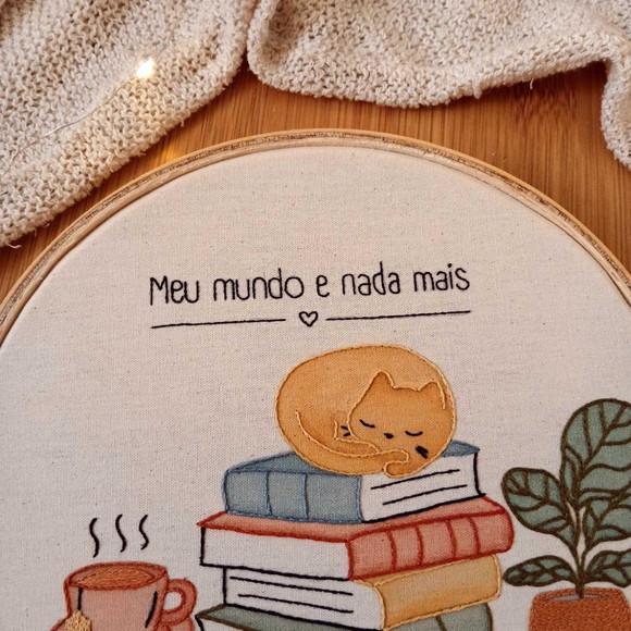 Quadro Bordado - Meu Mundo e Nada Mais