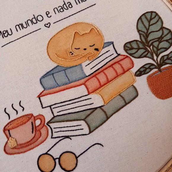 Quadro Bordado - Meu Mundo e Nada Mais