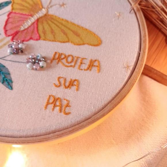 Quadro Bordado - Proteja Sua Paz