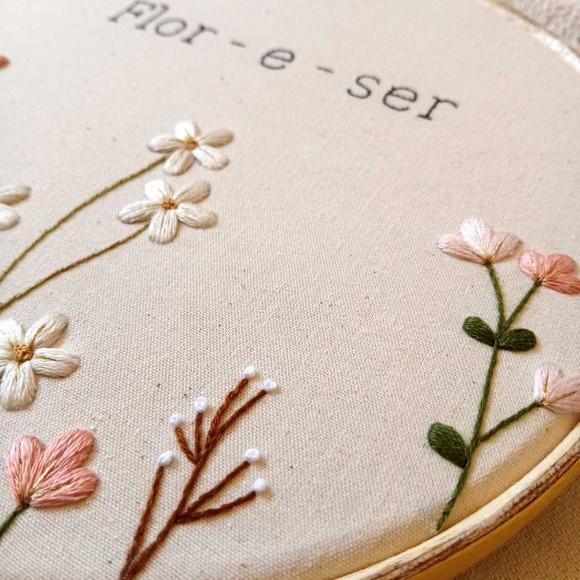 Quadro Bordado flor-e-ser