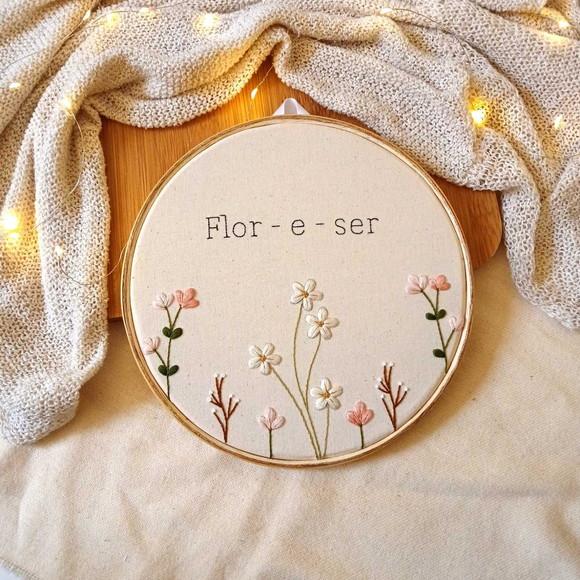 Quadro Bordado flor-e-ser